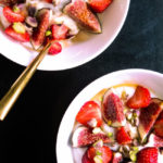 yoghurt met vijgen en aardbeien